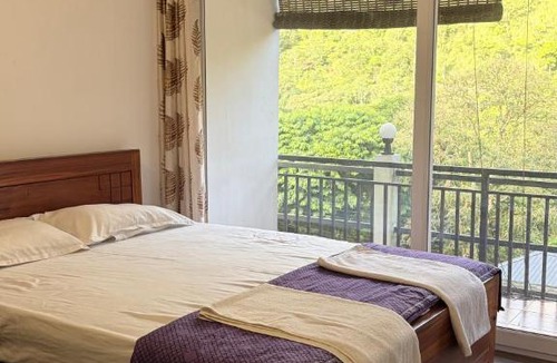 Pirmed House | Serene Vista