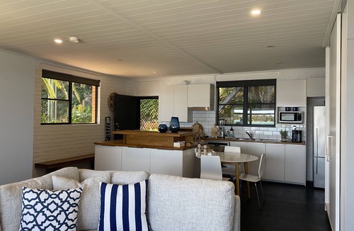 Marks Point Cottage | Serenity by the Lake- Waterfront Sanctuary for Two with Jetty