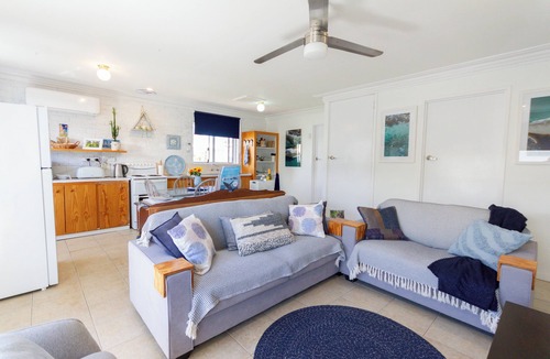Yanchep Cottage | Shabby Chic Shack- 2 brm cottage, close to beach