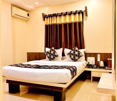 Shirdi Hotel | SHIRDI Hotel Sai Bala G Near Shri Sai Baba Temple - Fully Air Conditioned & Well Decorated Rooms - #Restaurant #Lift #Wi-fi #Parking Facilities - A Premium Hotel In SHIRDI