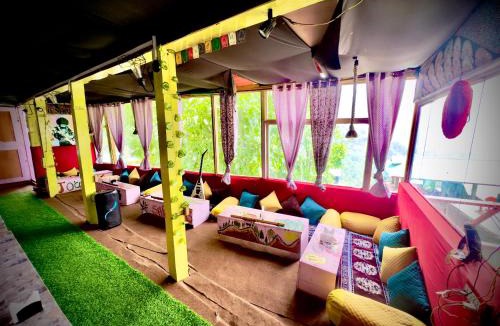 Tosh Hostel | Shivaay homestay,cafe