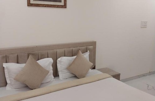 Prabhadevi Bed & Breakfast | Shree Laxmi Residency, South Mumbai, Byculla West