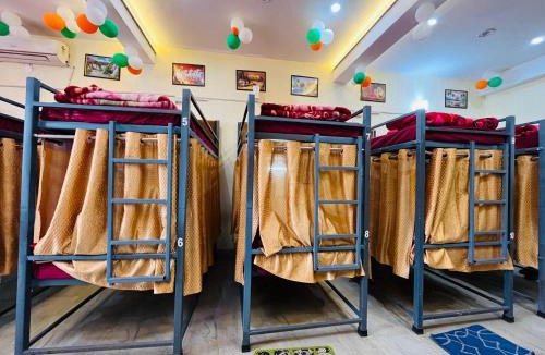 Vrindavan Hostel | Shri mohan dham dormitory