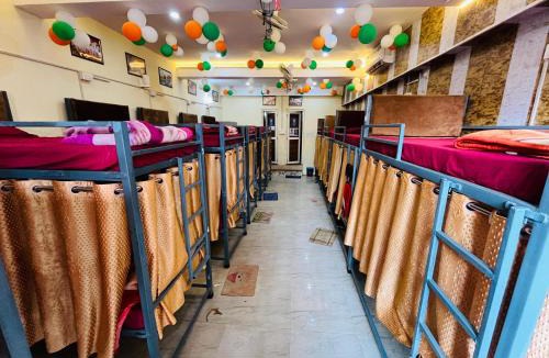 Vrindavan Hostel | Shri mohan dham dormitory
