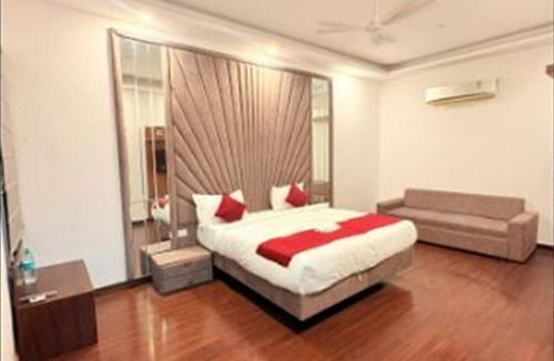 Sat Bari Hotel | Signature Luxeinn Hotel
