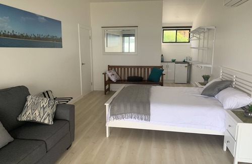 Whitsundays Resort | Sinclair Bay Resort (Unit 1) - Peaceful waterfront retreat on private estate