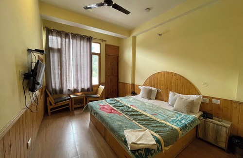 Vashist Hotel | Singh Saab Rooms & Cafe