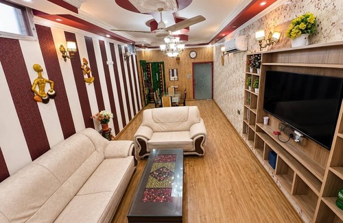 Dehradun House | Skot White Home Stay Spacious 3 Bedroom Family Home with Living area & Dining