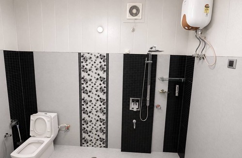 Dehradun House | Skot White Home Stay Spacious 3 Bedroom Family Home with Living area & Dining