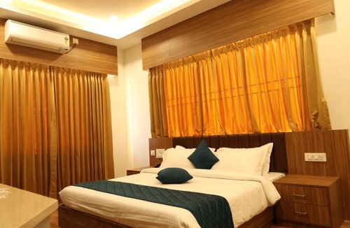 Periyakulam Hotel | Skvr Grand