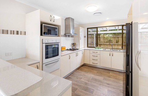 Warana House | SKYE - Beachside Bliss with Private Pool