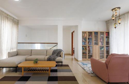 Bengaluru Apartment | Skyline Haven by Red Olive - 4BHK - 30mins Airport