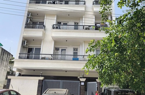 Gurugram Apartment | SkyNest stays- A unique terrace garden | Near cyber hub galleria market |