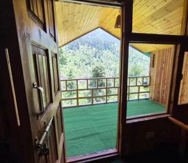 Banjar House | skytouch Lambri pass view Jibhi