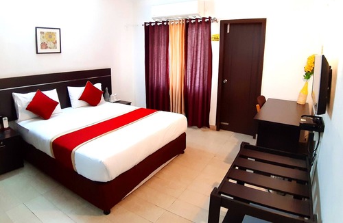 Shanthala Nagar Apartment | SmartStay Private DLX Room in Luxury Apt-M G Road