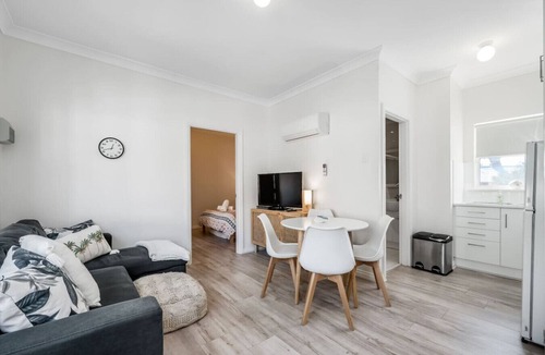 Victor Harbor Apartment | Smugglers 9—Poolside in the Heart of Victor Harbor
