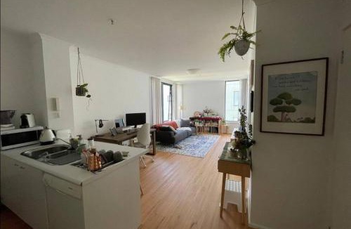 South Melbourne Apartment | South Melbourne Central 1BR - 106
