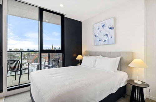 South Yarra Apartment | South Yarra Stay with Balcony Views