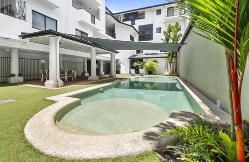 Cairns Central Business District Villa | Spacious 3 Bedroom Townhouse in Cairns City