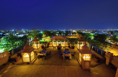 Vaishali Nagar Apartment | Spacious 3- Family suites bedroom in amazing hotel Jaipur with WiFi, AC