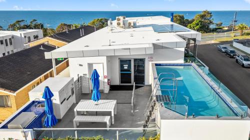 Alexandra Headland Apartment | Spacious 3Beds Beachside Aptm close to Mooloolaba