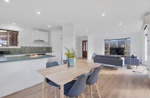 Sorell House | Spacious 3BR Family Home Near Hobart Airport & East Coast