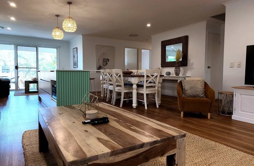 Noosaville Apartment | Spacious 3BR Penthouse Apartment Near Noosa River