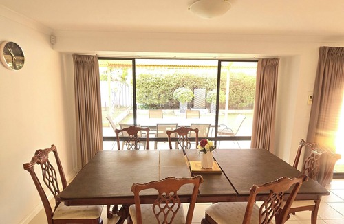 Dudley Park House | Spacious 4-bedroom house with AC, WiFi in enchanting Dudley Park. Tourist place.