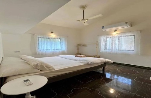 Vagator Villa | Spacious 4-Bedroom Villa near beach with garden