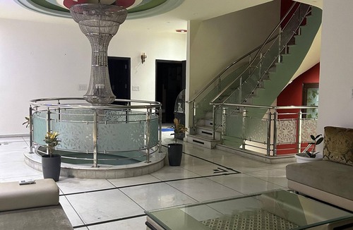 Jaipur District Apartment | Spacious 6-bedroom apartment in gorgeous Jaipur with AC, WiFi