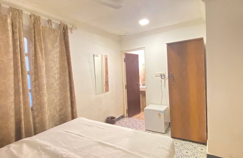 Morjim Hotel | Spacious 6-bedroom beach house in Morjim beach with WiFi, AC, & kitchen sea view