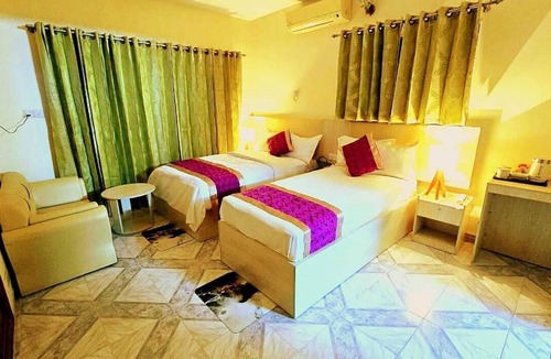 Dhaka Apartment | Spacious 6-bedroom hotel suites in charming Dhaka with WiFi, AC