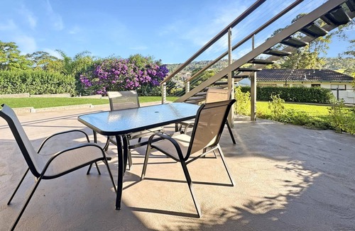 Surf Beach Apartment | Spacious Beach Studio With Alfresco Dining