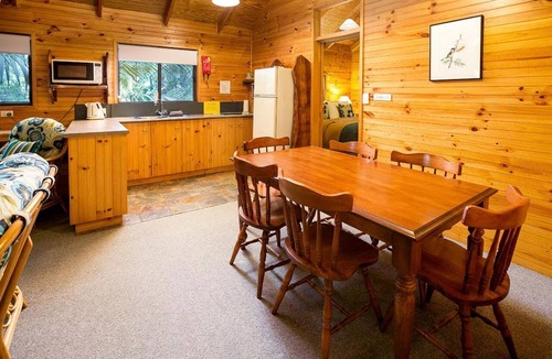 Mount Glorious Cabin | Spacious Cabin Perfect for a Weekend Getaway near Brisbane, Queensland