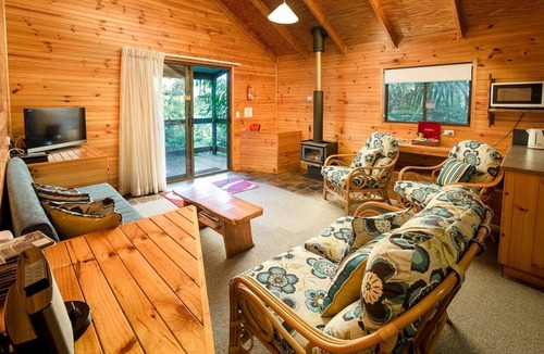 Mount Glorious Cabin | Spacious Cabin Perfect for a Weekend Getaway near Brisbane, Queensland