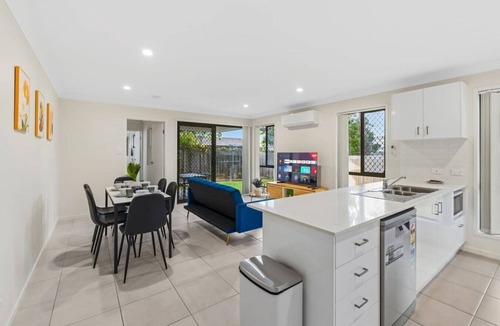Loganlea House | Spacious Family Retreat| Near Hospital & Hyperdome