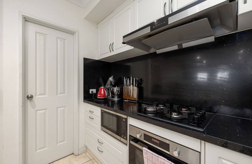 Canning Vale House | Spacious Family Stay w/Outdoor Patio & AC