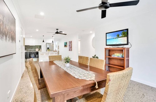 Aeroglen Apartment | Spacious Ground-Floor Escape: Your Private 3-Bedroom Getaway Near Nature & Local Attractions