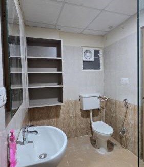 Lucknow Apartment | Spacious Lakeview Apartment with Balcony