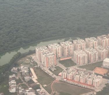 Lucknow Apartment | Spacious Lakeview Apartment with Balcony