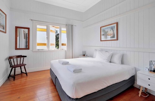 Bundaberg West House | 🏞 Spacious Queenslander Overlooking River & Park 🏞