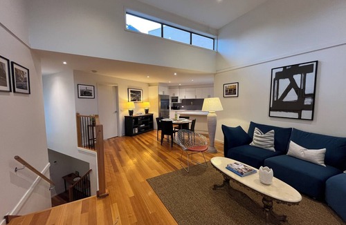Fitzroy North House | Spacious & Stylish 2BR Townhouse · Heart of Fitzroy North (Free Parking)