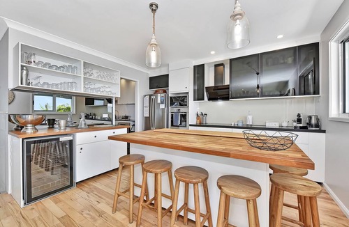 Corlette House | Spacious, Stylish home with panoramic waterviews