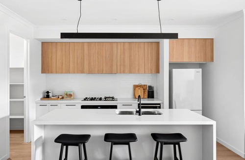 Rippleside House | St Helens I Stunning Family Townhouse in Geelong