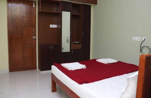 Manapakkam House | Starlight Hotels DLF Trade Center Miot chennai