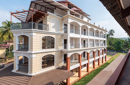 Gauravaddo Villa | Stay at a Luxurious 14 Bedroom Villa in Calangute with Pool, Jacuzzi, Mini Golf