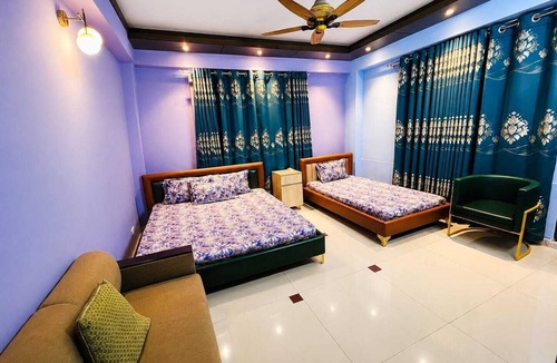 Dhaka Apartment | Stay comfortably in the heart of Dhaka.Near Square, Samorita, and BRB Hospitals.