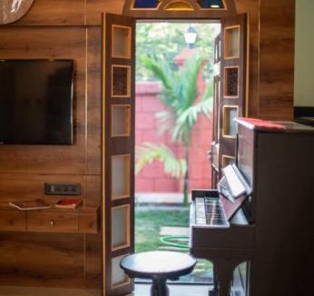 Chendhare Villa | Stay Leisurely Clair De Lune 2BHK pvt jacuzzi, Alibaug