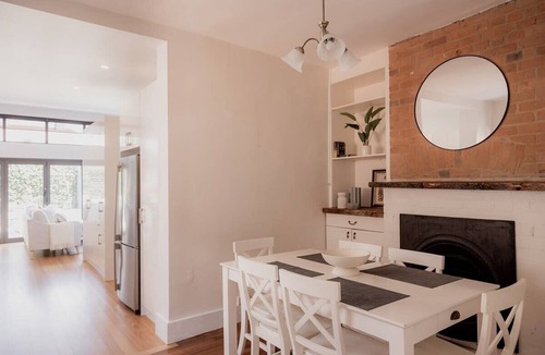 Battery Point House | Stay steps from Salamanca in historical cottage