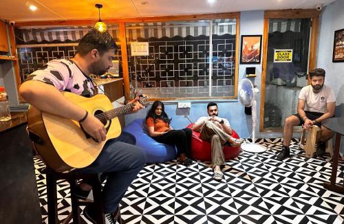 Andheri West Hostel | Stay Villa Hostel for Male and Female